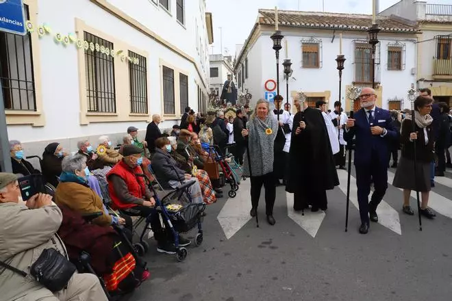 El Padre Cristóbal procesiona por las calles del barrio de San Andrés