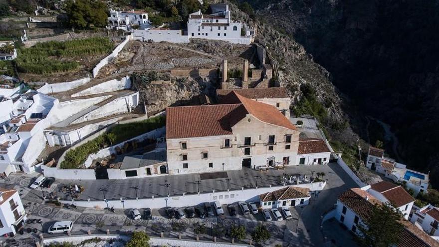 Vista superior de la fábrica de miel de caña de Frigiliana.