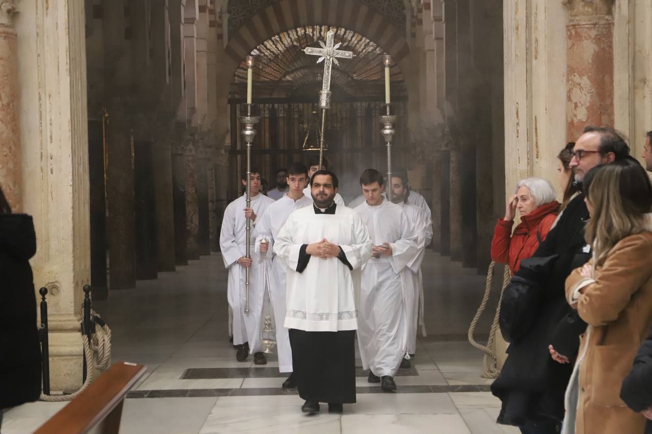 El obispo de Córdoba preside en la Catedral el Jubileo de las Cofradías