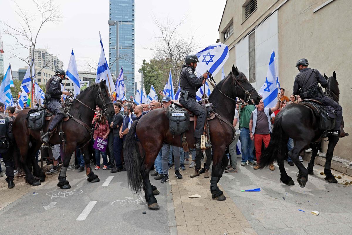 Manifestaciones en Tel Aviv contra las controvertidas reformas legales que promociona el gobierno de extrema derecha del país