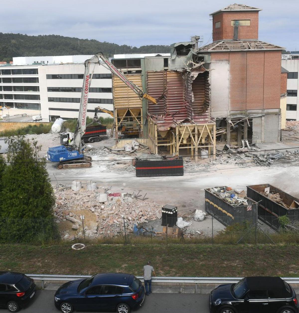 Inditex derriba las instalaciones de la antigua Piensos Sil