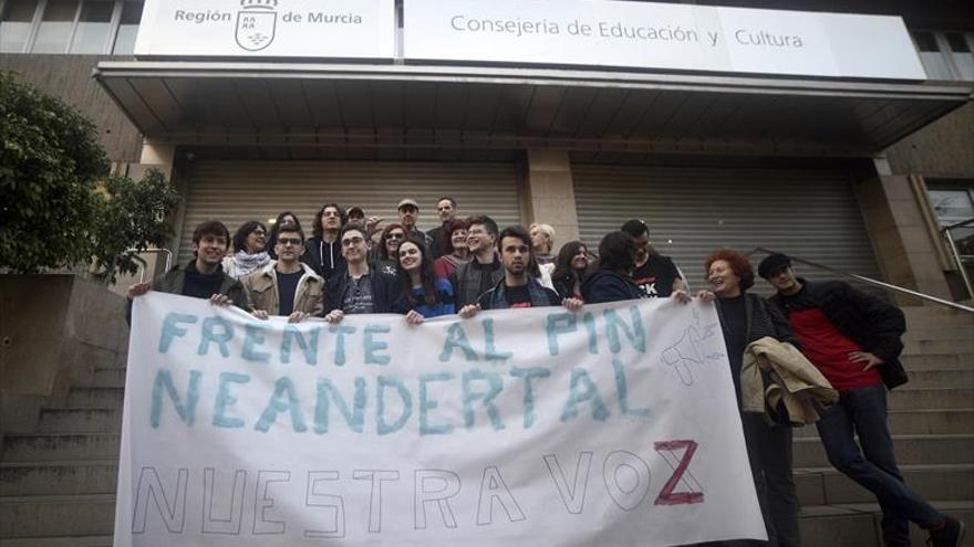 La justicia suspende la censura parental de los colegios de Murcia