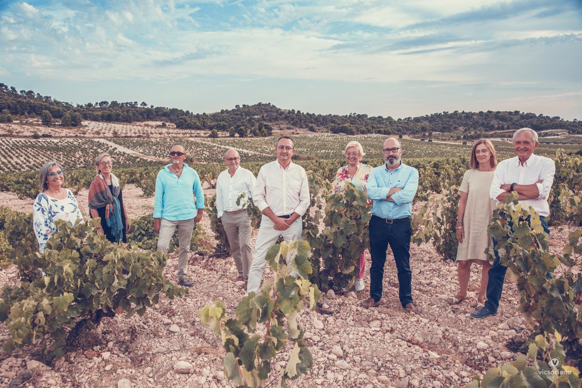 FAMILIA JUAN GIL - LAS CARAS DEL VINO