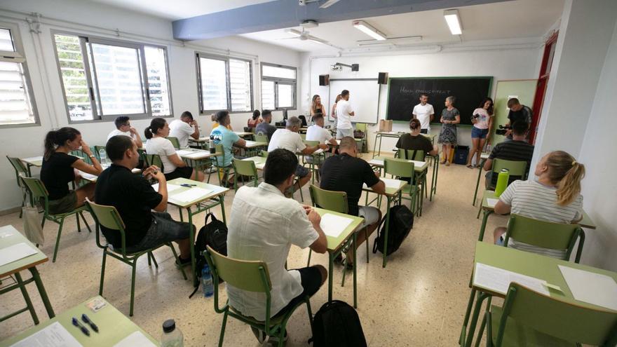 Imagen de un examen de oposiciones a docentes el año pasado en el IES Sa Blanca Dona.