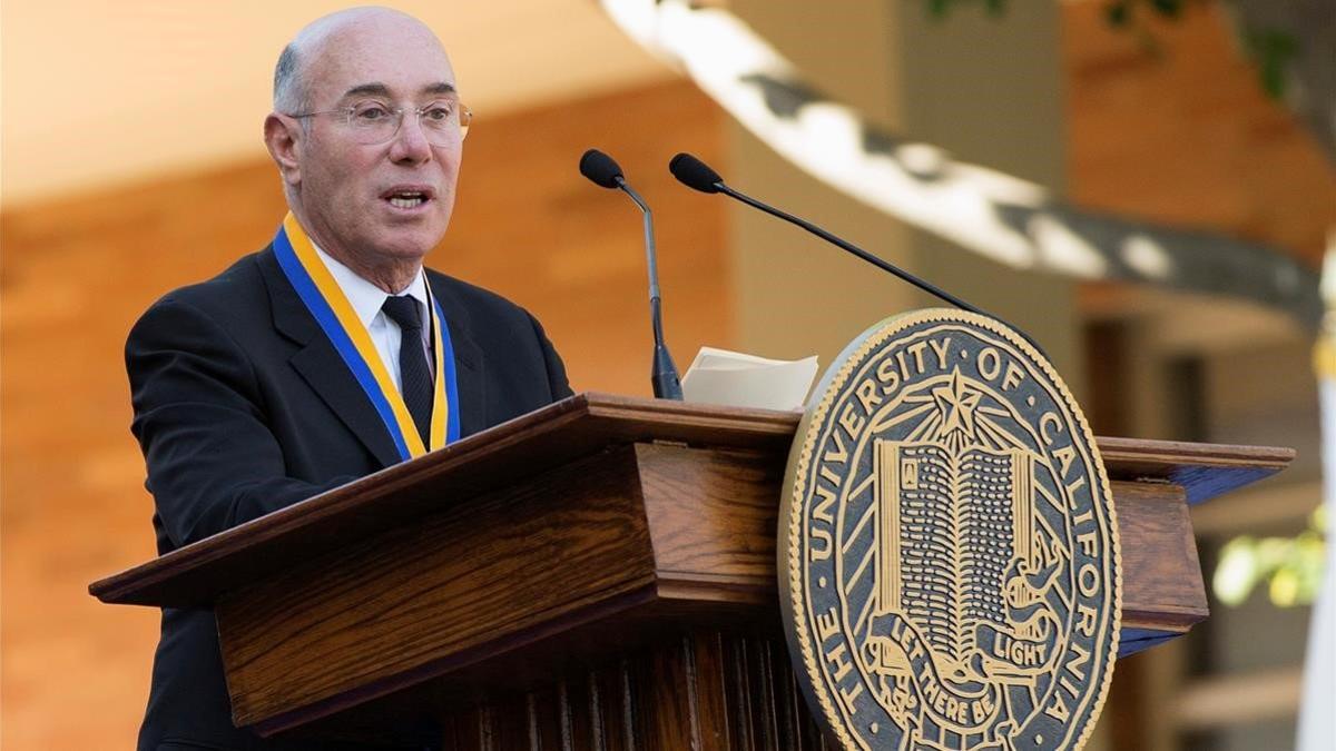 zentauroepp53001473 file photo  philanthropist david geffen speaks to graduates 200403163652