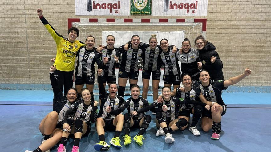 Las panteras celebran su victoria y liderato de la Liga Guerreras Iberdrola.