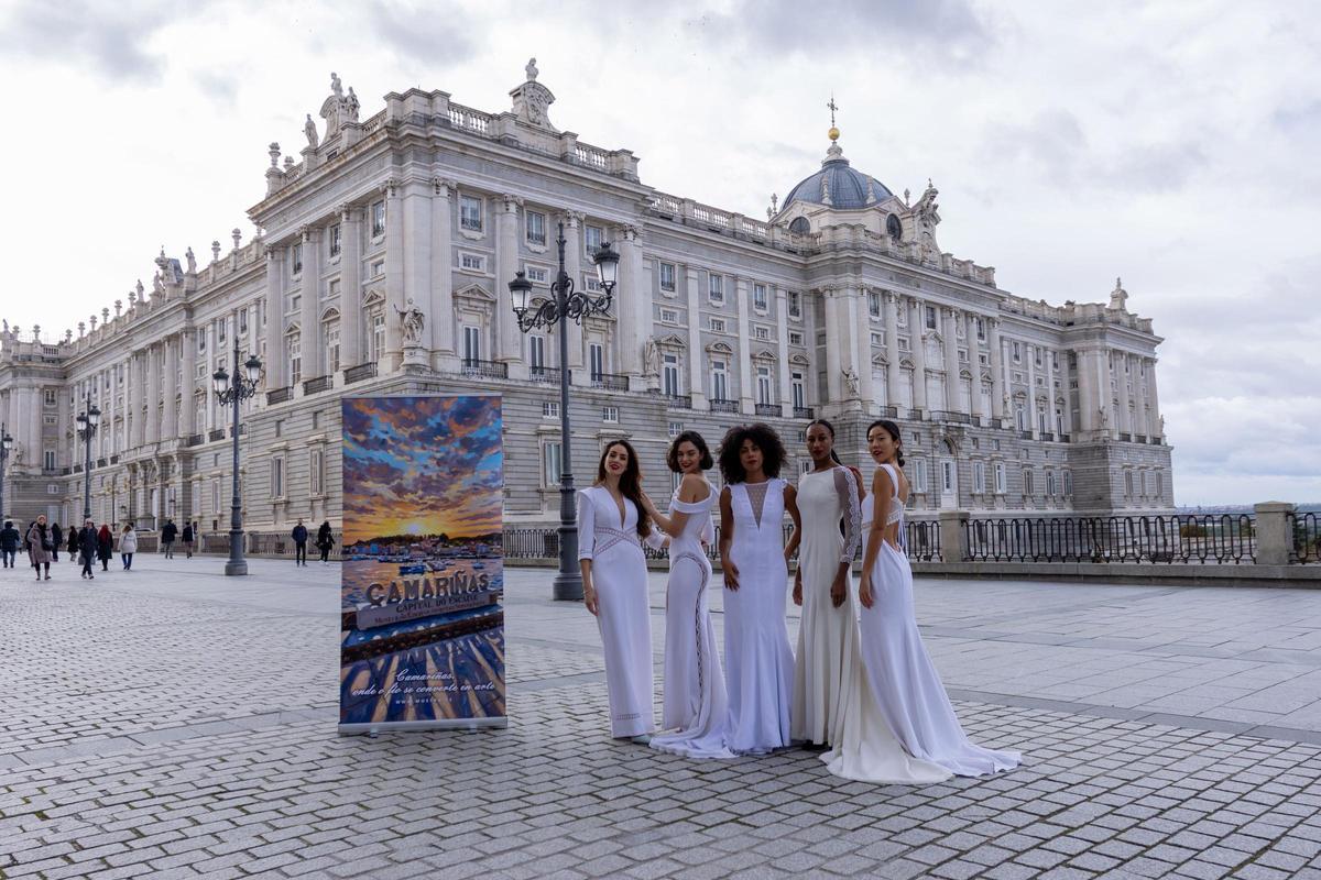 Campaña promocional de Camariñas na contorna do Palacio Real, en Madrid.