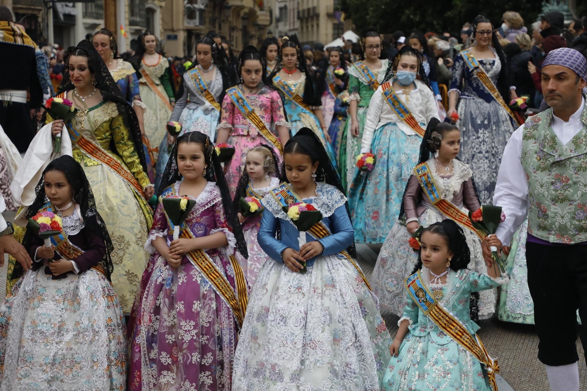 Búscate en el primer día de Ofrenda por la calle Quart (entre las 115.30 y las 17.00 horas)