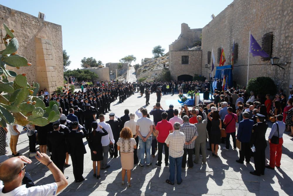 Un momento del acto de la Policía en el Castillo de Santa Bárbara.