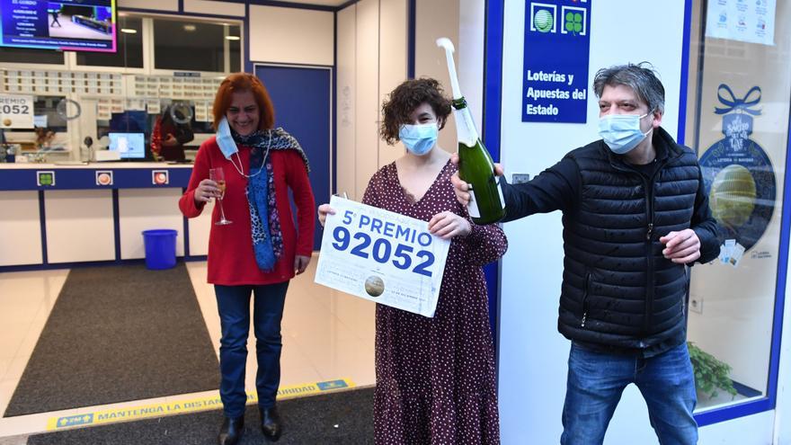 Premios de Lotería de Navidad en A Coruña: El 92052, un quinto, vendido en la avenida de Oza