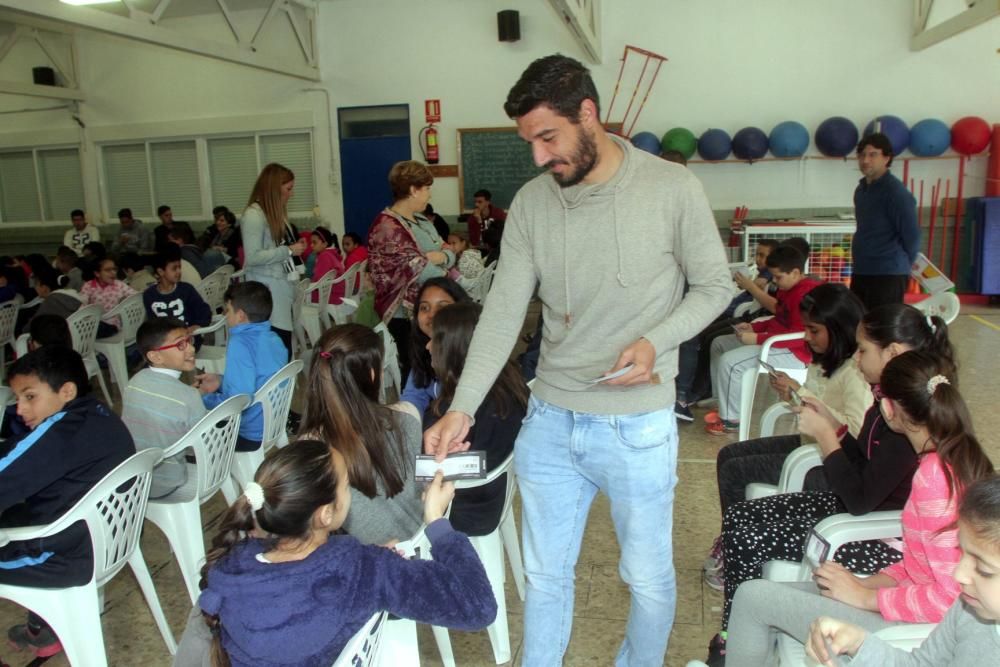 Futbolistas del Cartagena visitan un colegio