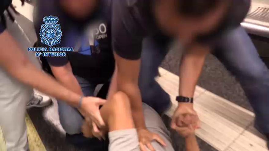 Detenido en Madrid por grabar las partes íntimas de 555 mujeres y publicar  los vídeos - Levante-EMV