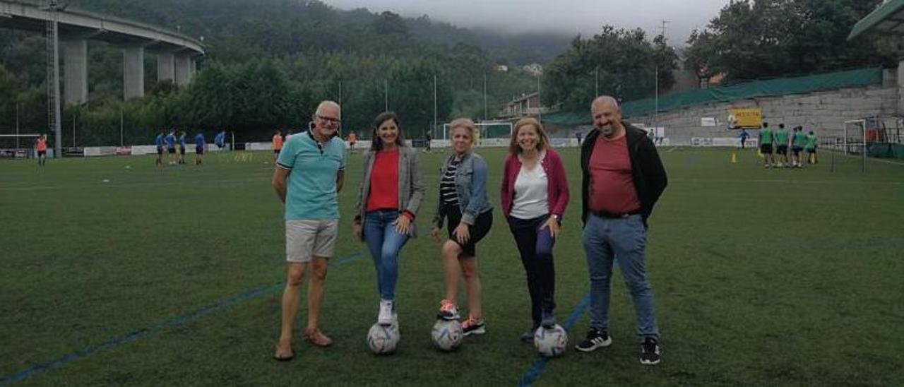 Directivos del C.D. Moaña y autoridades en la presentación del Torneo Vila de Moaña. |  // FDV