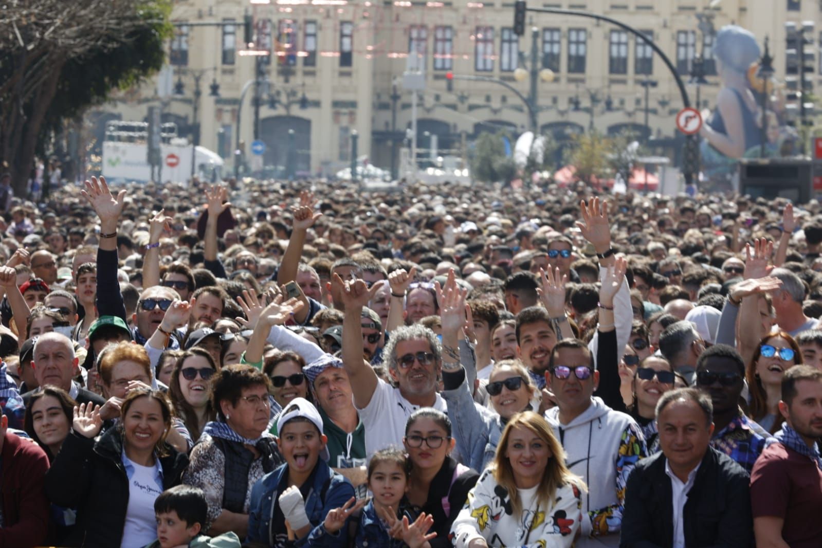 Llenazo en la Mascletà del 17 de marzo