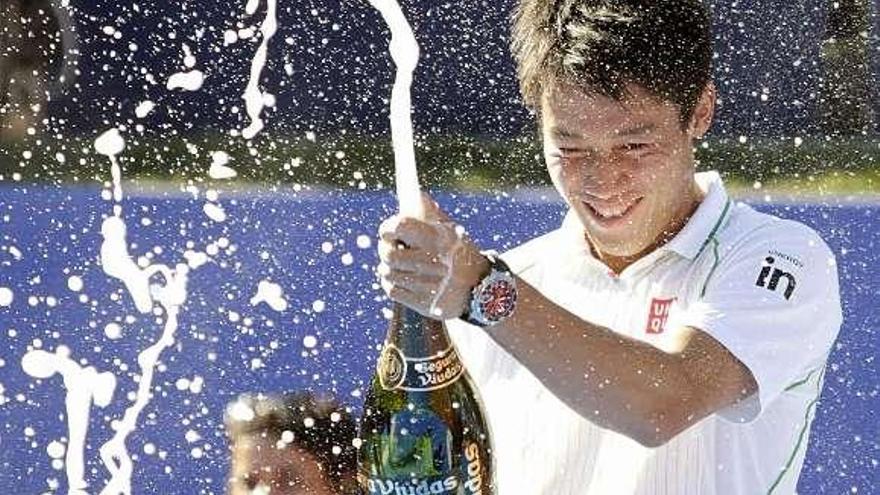 Kei Nishikori celebra su victoria. // Toni Albir