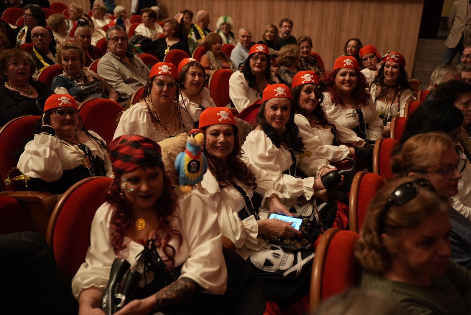 El Gran Teatro alberga la fiesta del Carnaval de Mayores