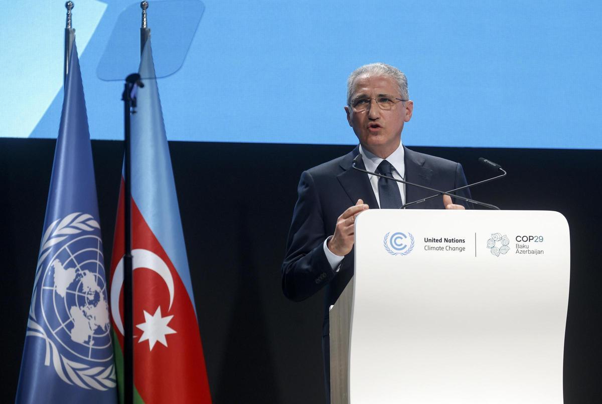 l presidente de la COP29, Mukhtar Babayev, pronuncia un discurso durante la apertura de la cumbre del clima de Bakú.