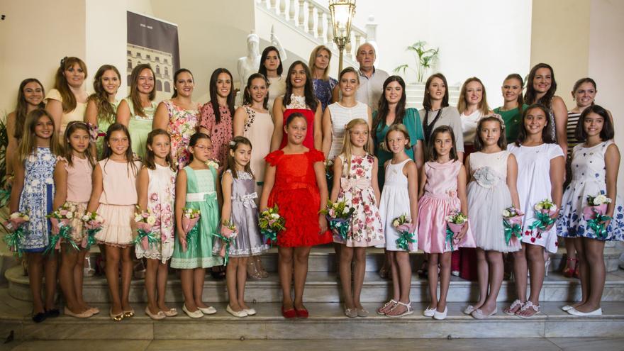 Las aspirantes a reina y damas de Magdalena suben a ‘La Panderola’