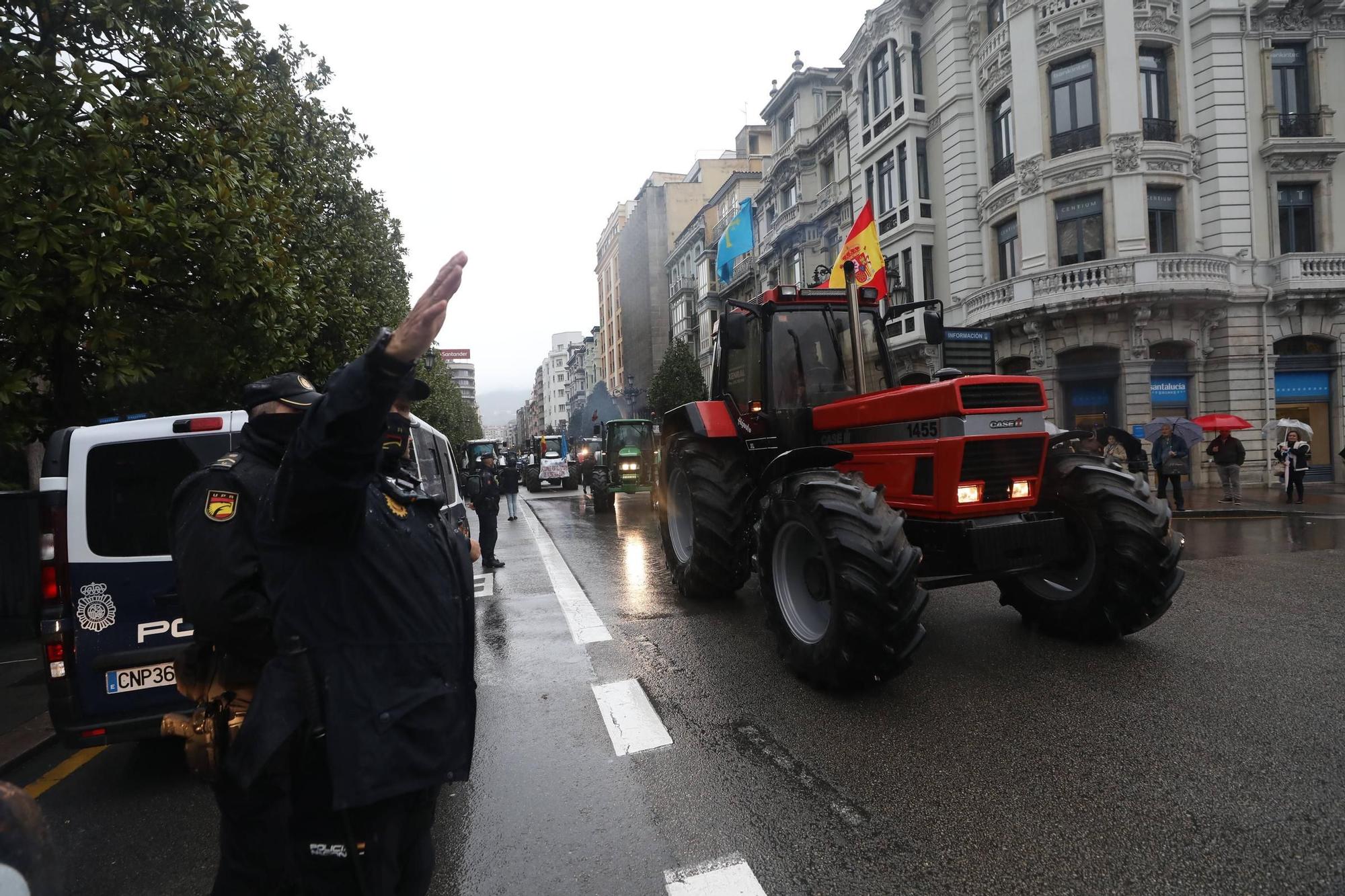 Protestas de los ganaderos y agricultores en Oviedo