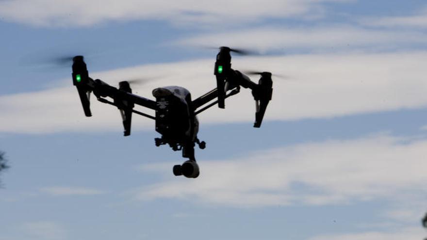 El vuelo y las fotos de un dron ´fisgón´ indignan en  Marpequeña Alta