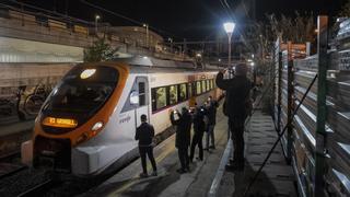 El último tren de Sant Andreu Comtal: así ha sido la despedida de la estación más longeva del Estado