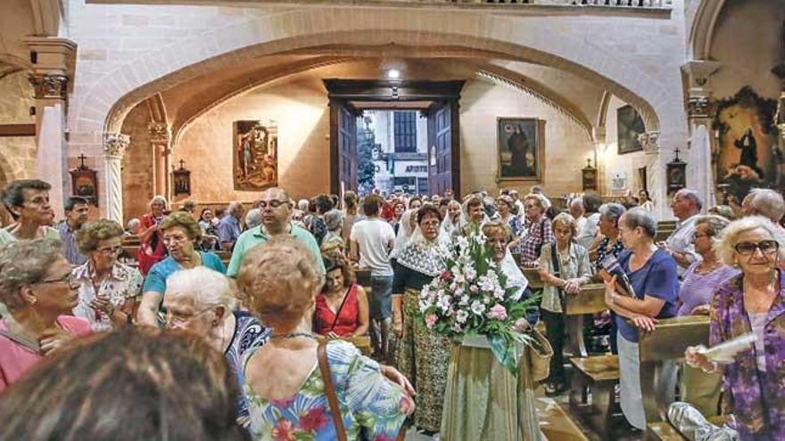 La ofrenda a la Mare de Déu de la Salut celebrada el año pasado.