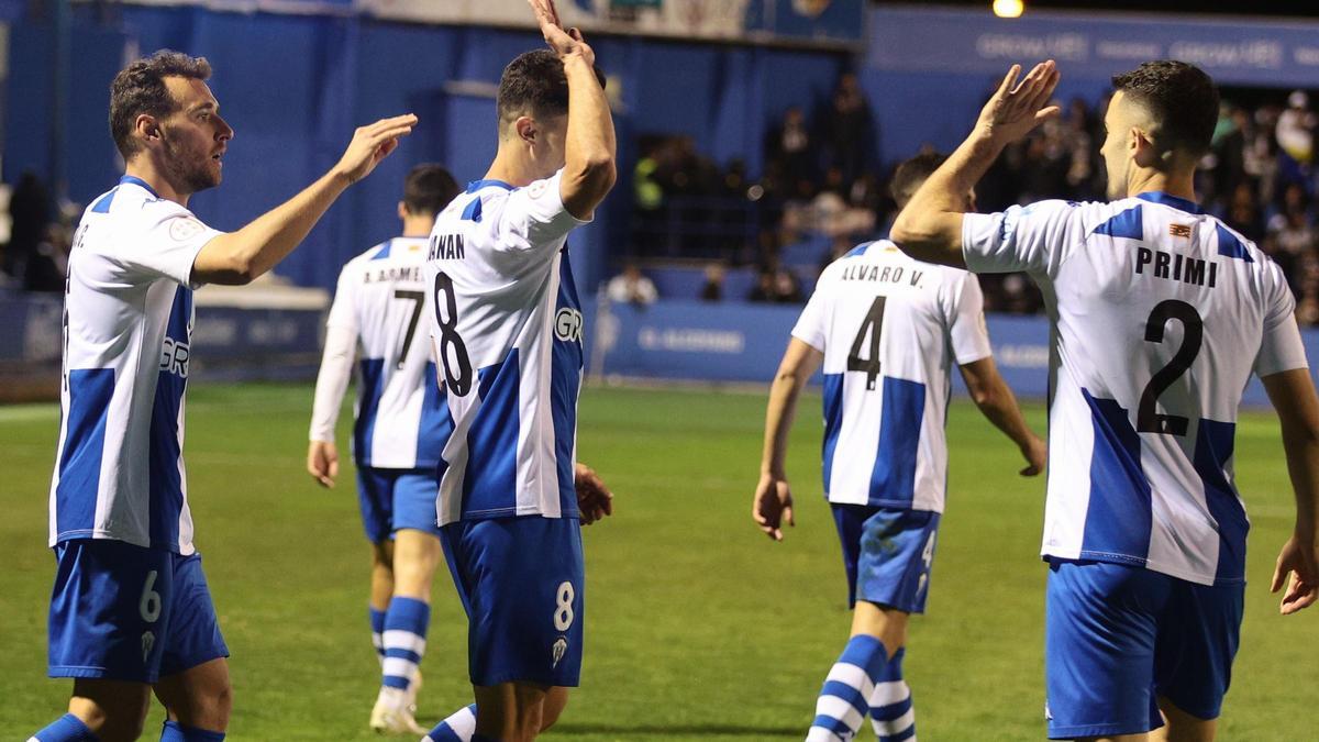 Imanol García, Juanan Casanova y Primi Férriz celebran el penalti anotado frente al Castellón