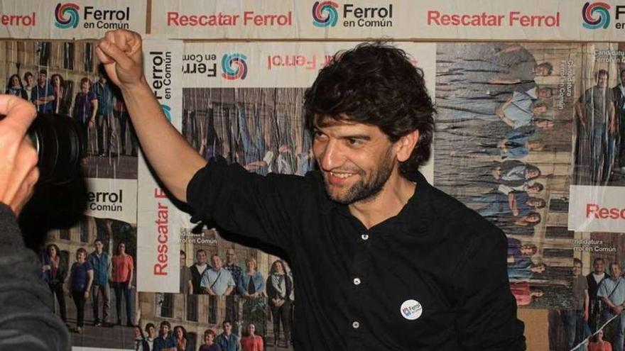 El alcalde de Ferrol, Jorge Suárez, durante la campaña electoral de las municipales de mayo de 2015.