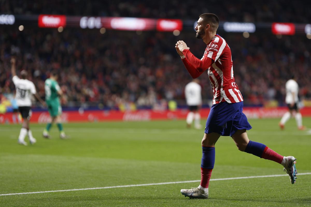 MADRID 18/03/2023.- El delantero belga del Atlético de Madrid Yannick Carrasco celebra su gol durante el partido de la jornada 26 de LaLiga Santander que disputan con el Atlético de Madrid este sábado en el Cívitas Metropolitano de Madrid. EFE/ Rodrigo Jimenez