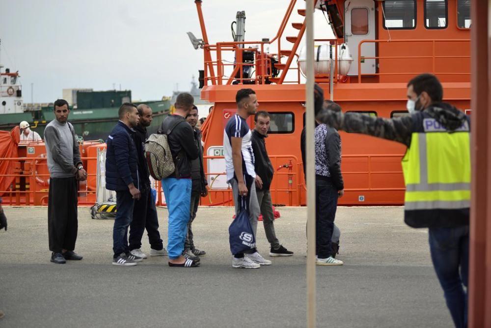 Localizan cuatro pateras con 39 personas frente a la costa de Cartagena