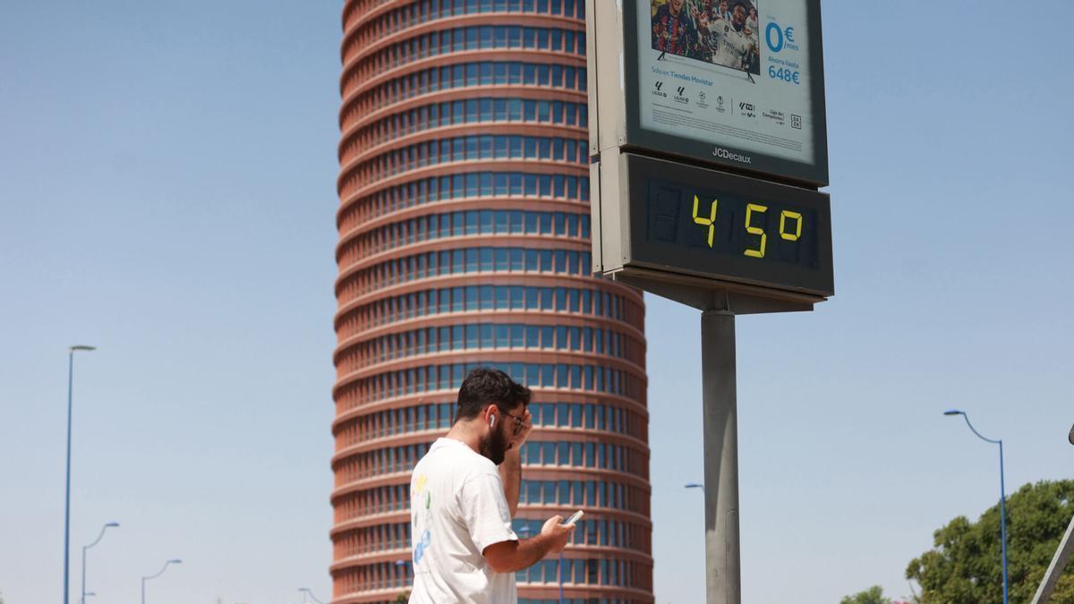 Sevilla estrena el verano con una ola de calor que durará hasta el miércoles