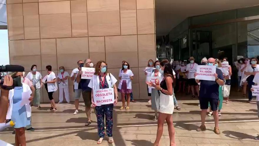 Celadores del hospital Santa Lucía piden ser considerados personal de alto riesgo