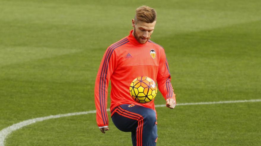 Mustafi entra en la lista del Valencia CF ante la Real Sociedad