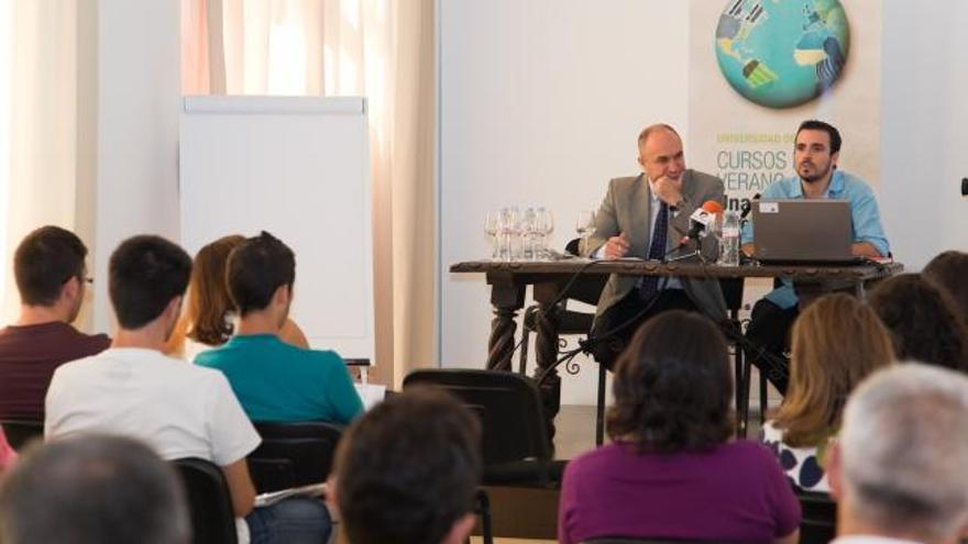 Garzón, en los cursos de verano de la UMA.