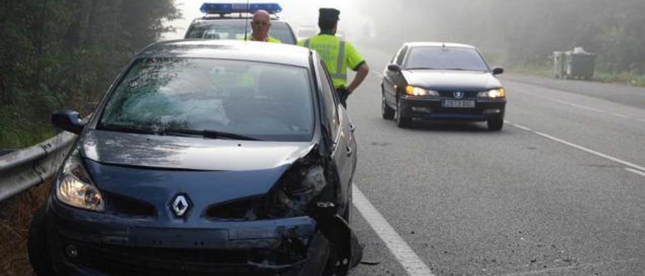 Vehículo accidentado en la carretera nacional 634.