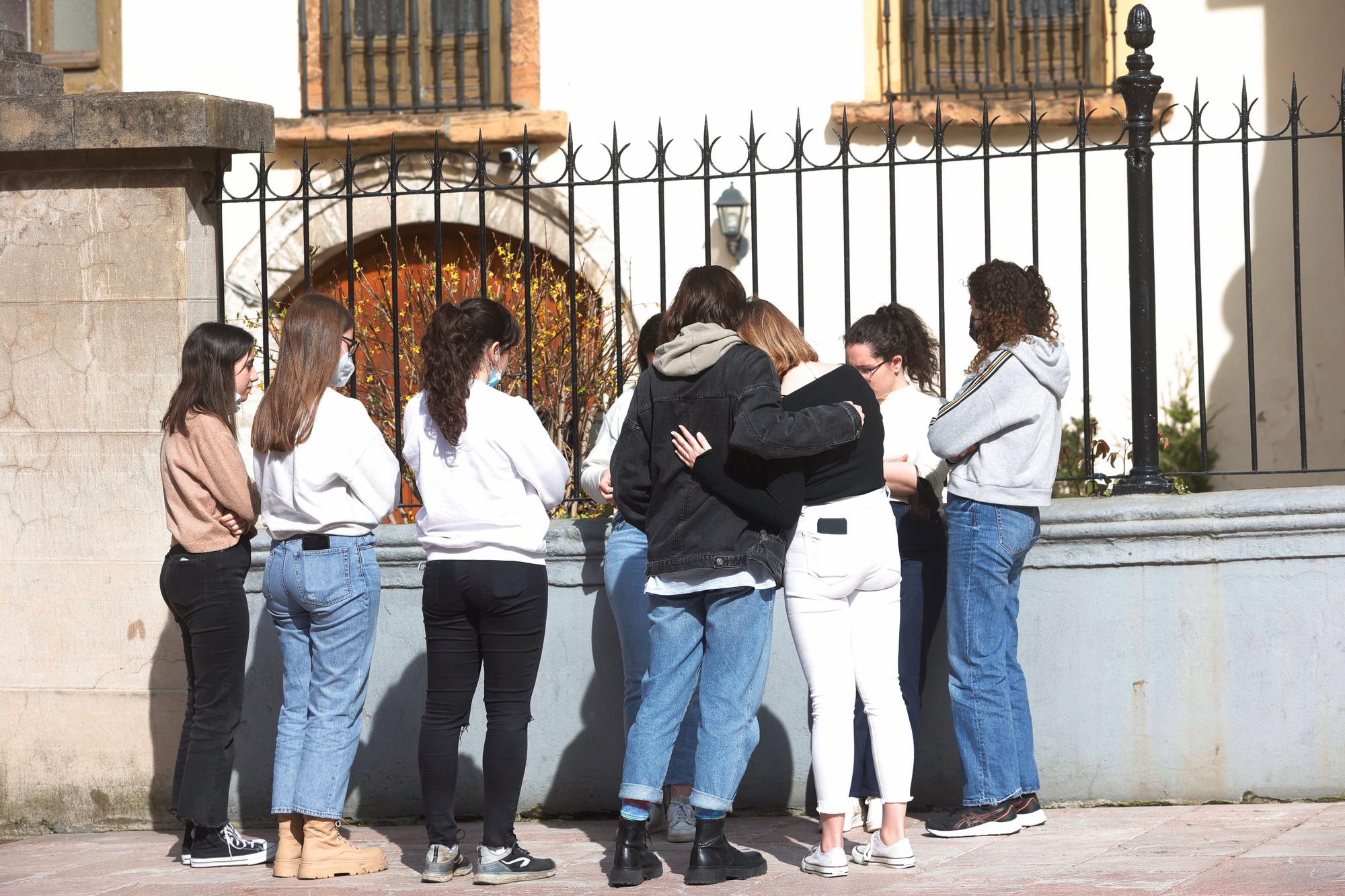 EN IMÁGENES: Capilla ardiente por la adolescente asesinada en Oviedo