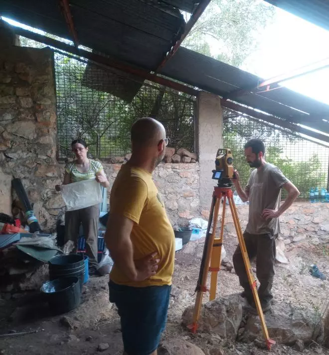 La Cova Foradada de Oliva profundiza en un periodo de la prehistoria poco documentado
