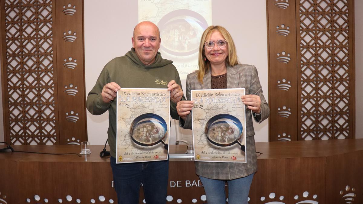 Paqui Silva y Nereo Manuel Ramírez en la presentación de la IX edición del belén de Villar de Rena en la Diputación de Badajoz