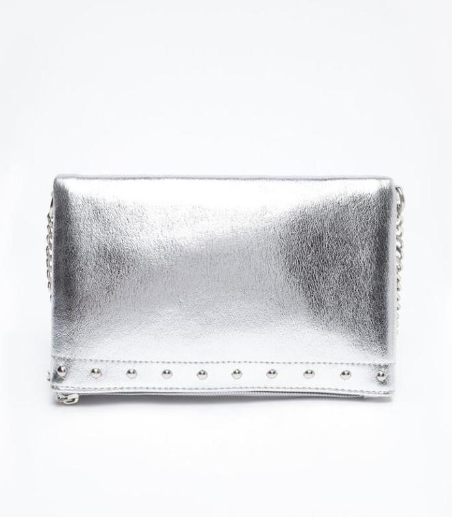 BOLSO BANDOLERA PLATA CON SOLAPA Y DETALLES