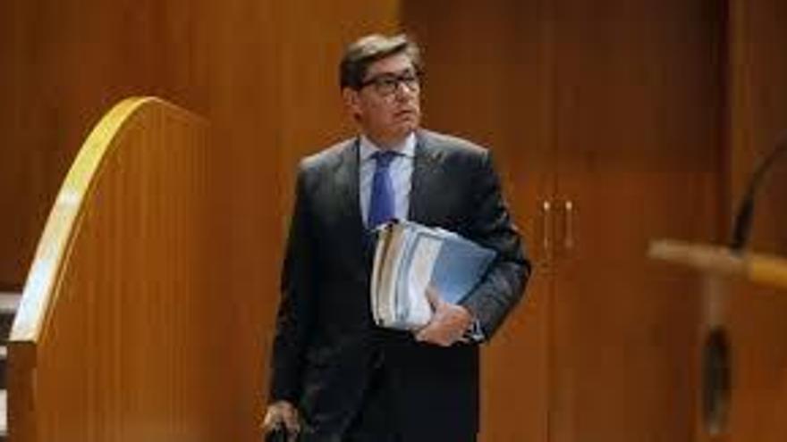 Aliaga traslada por carta a Rajoy su malestar por &quot;ignorar&quot; los pactos