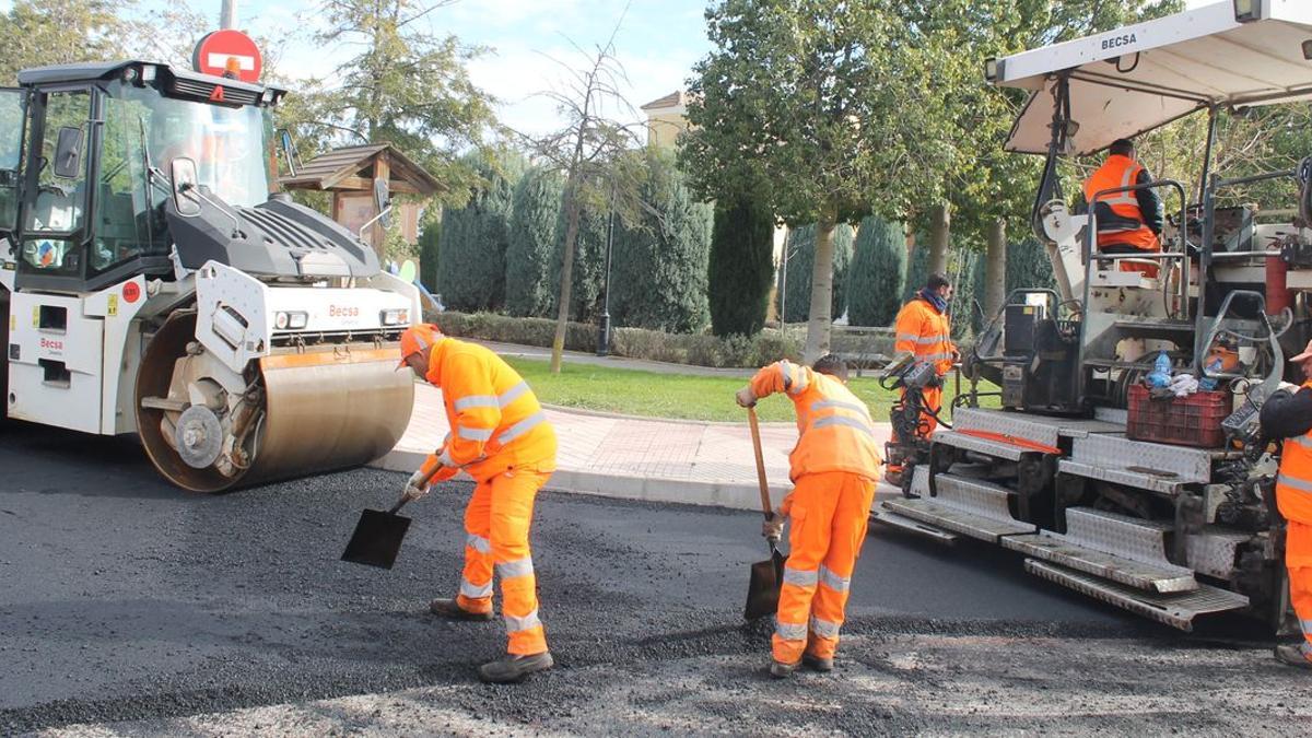 Los tramos de pavimentación de la carretera se han desarrollado esta semana y seguirán con pintura y alumbrado.