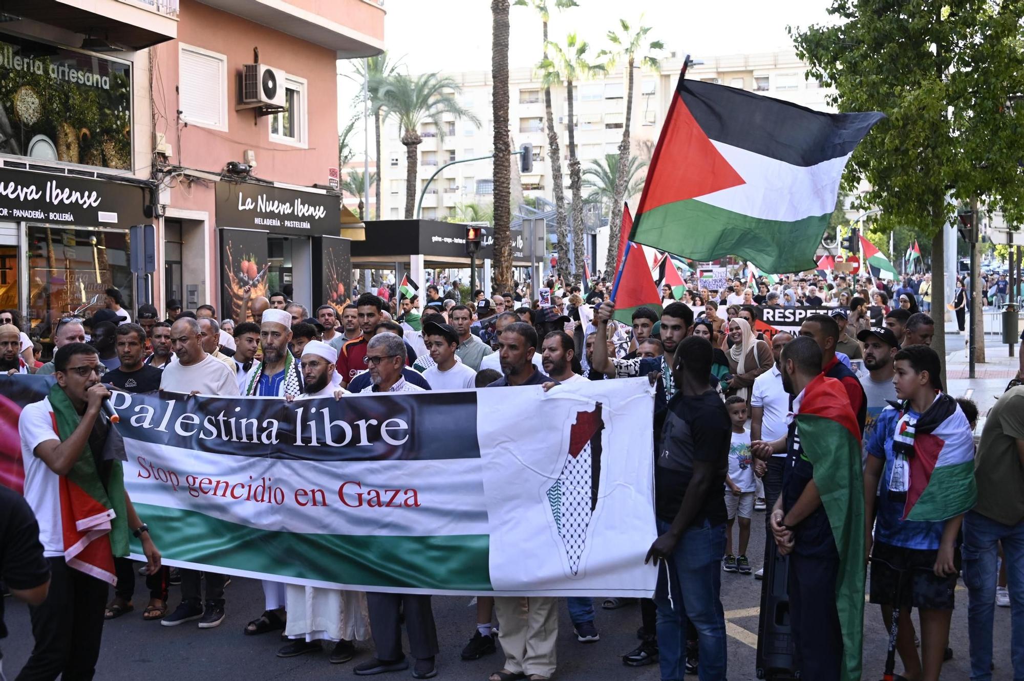 Así ha sido la multitudinaria manifestación para exigir la libertad de Palestina en Elche