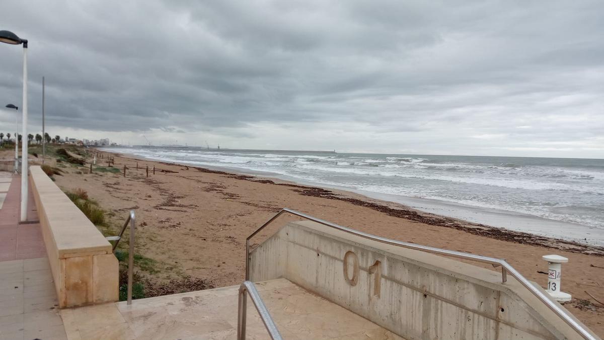 Aspecto de la playa de Daimús, este mediodía.