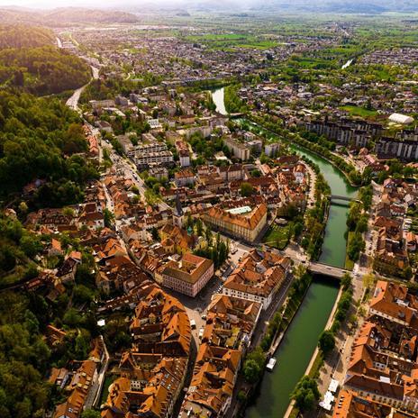 El mejor destino para tu primer viaje sola está a menos de 3 horas de España: barato, seguro y con la gente más amable del mundo