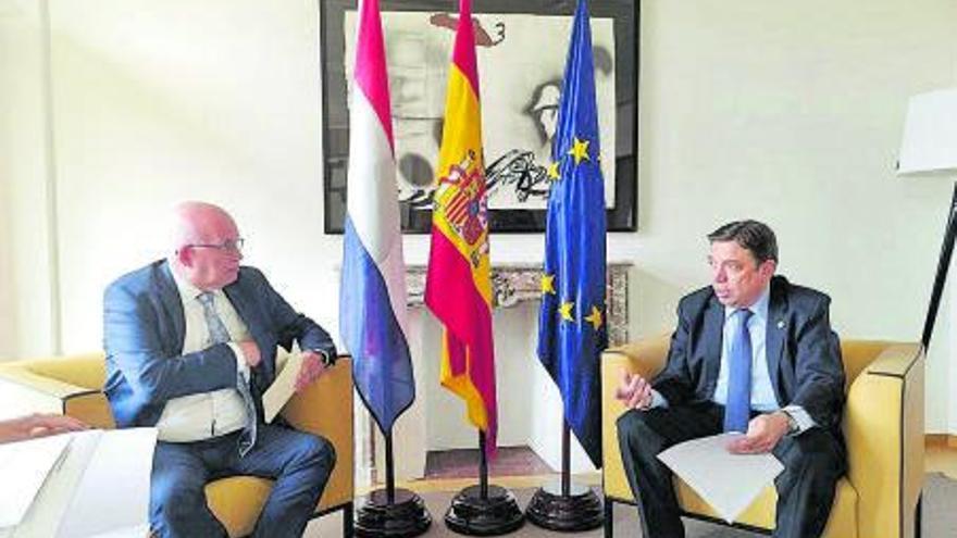 Luis Planas, con el 
ministro de Agricultura 
de Holanda . |EMV