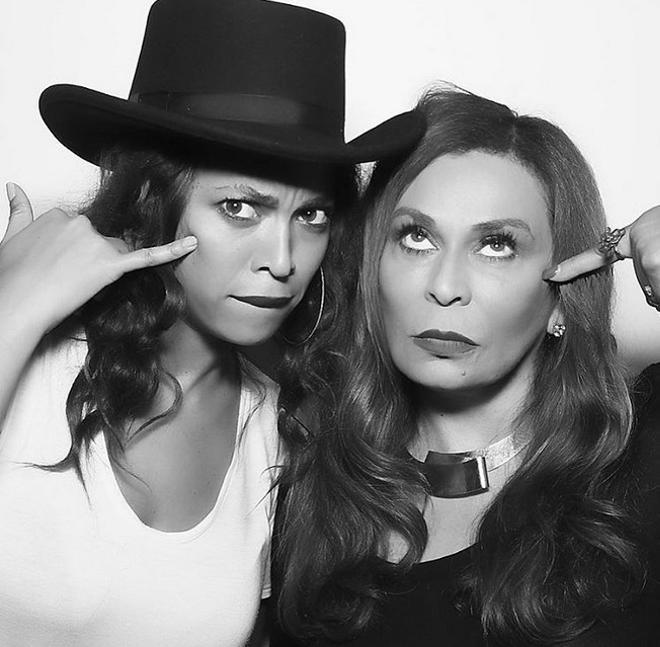 Beyoncé posa con su madre, Tina Knowles