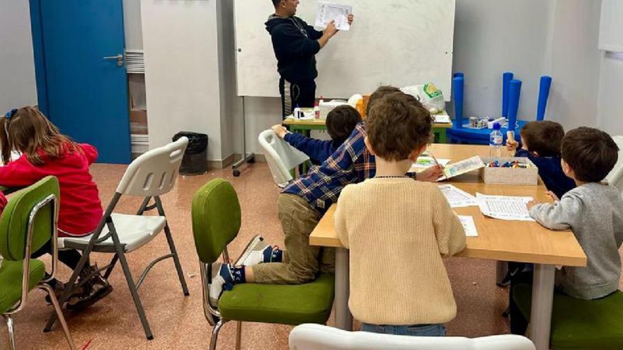 Una treintena de niños disfrutan de las ‘Aulas Creativas Navideñas’ en Lorca