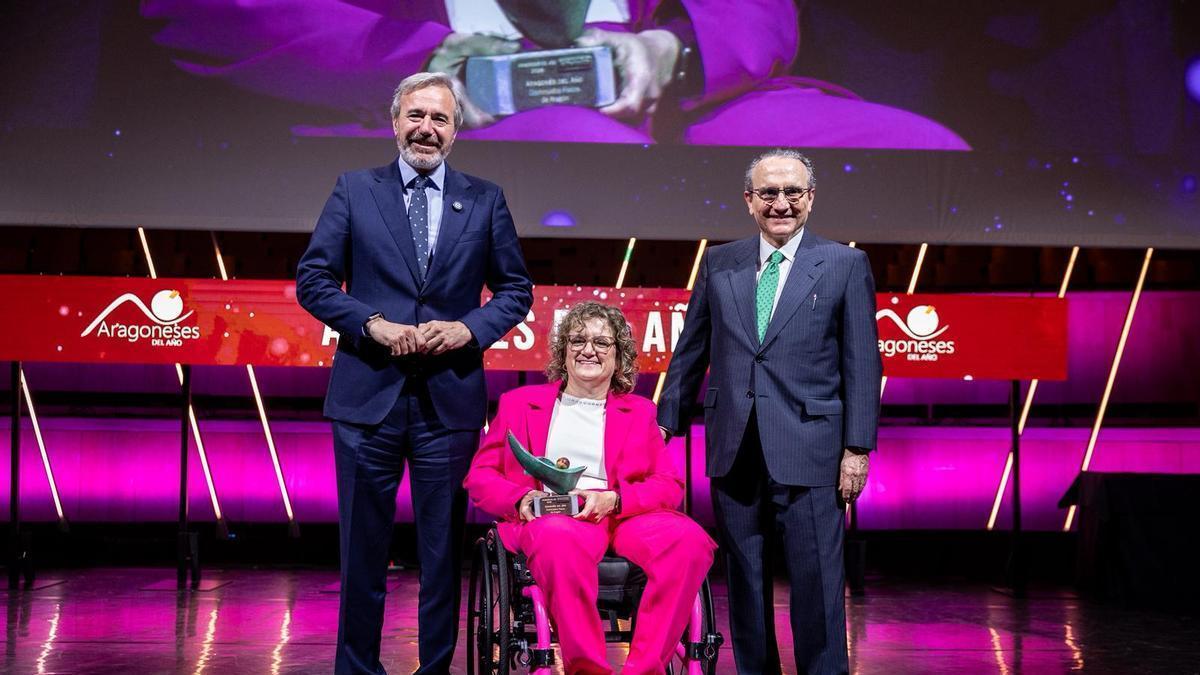 Marta Valencia, presidenta de Fundación DFA, Javier Moll, presidente Prensa Ibérica y Jorge Azcón, presidente de Aragón.