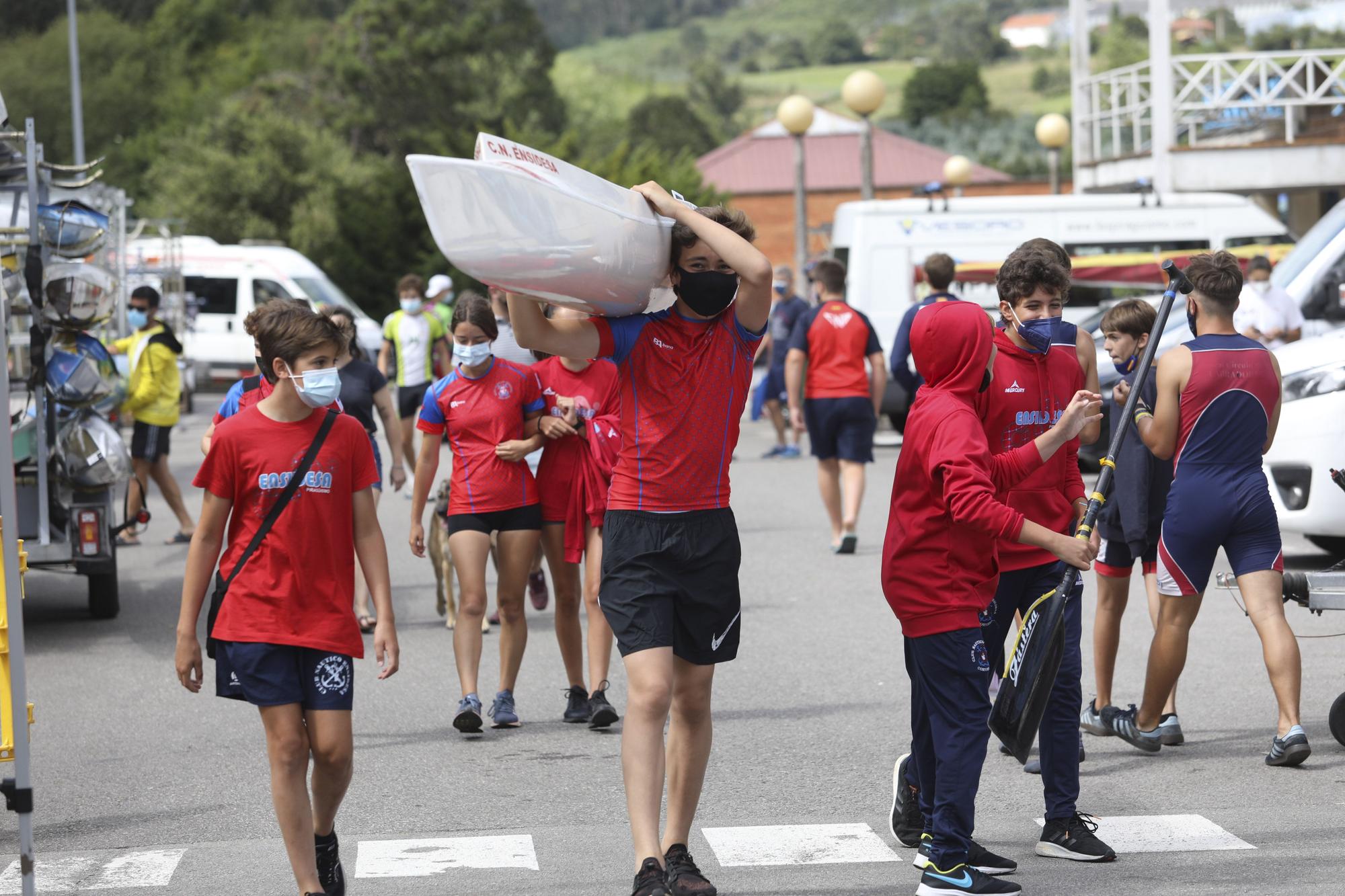 Campeonato de piragüismo en el embalse de trasona