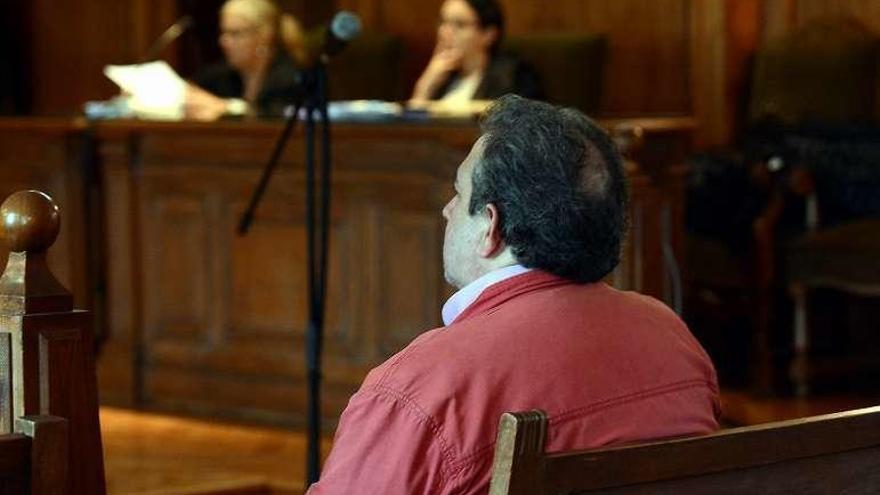 El acusado durante el juicio celebrado ayer. // Rafa Vázquez